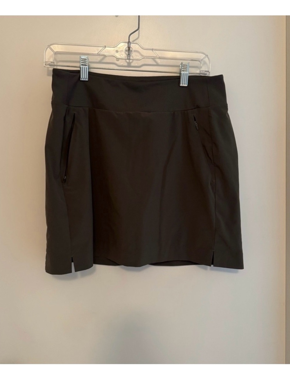 Athleta Women’s Charcoal Gray Athletic Skort with Zip Pockets
